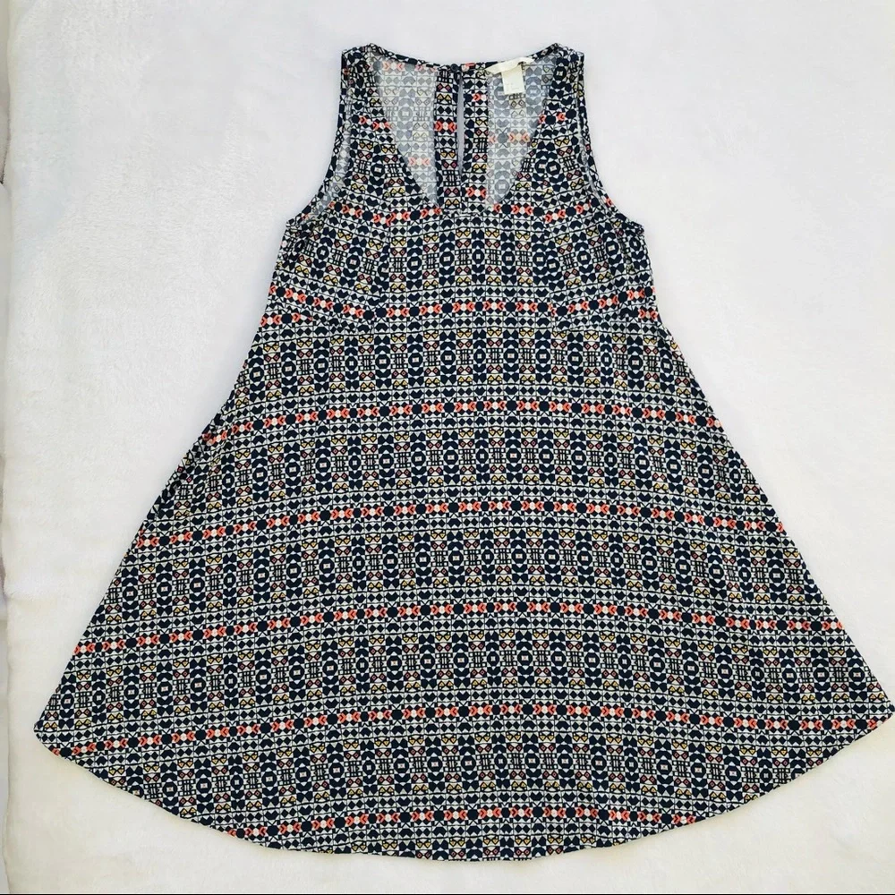 H&M, Geometric Design Sleeveless Dress, Size 4 - Picture 4 of 16